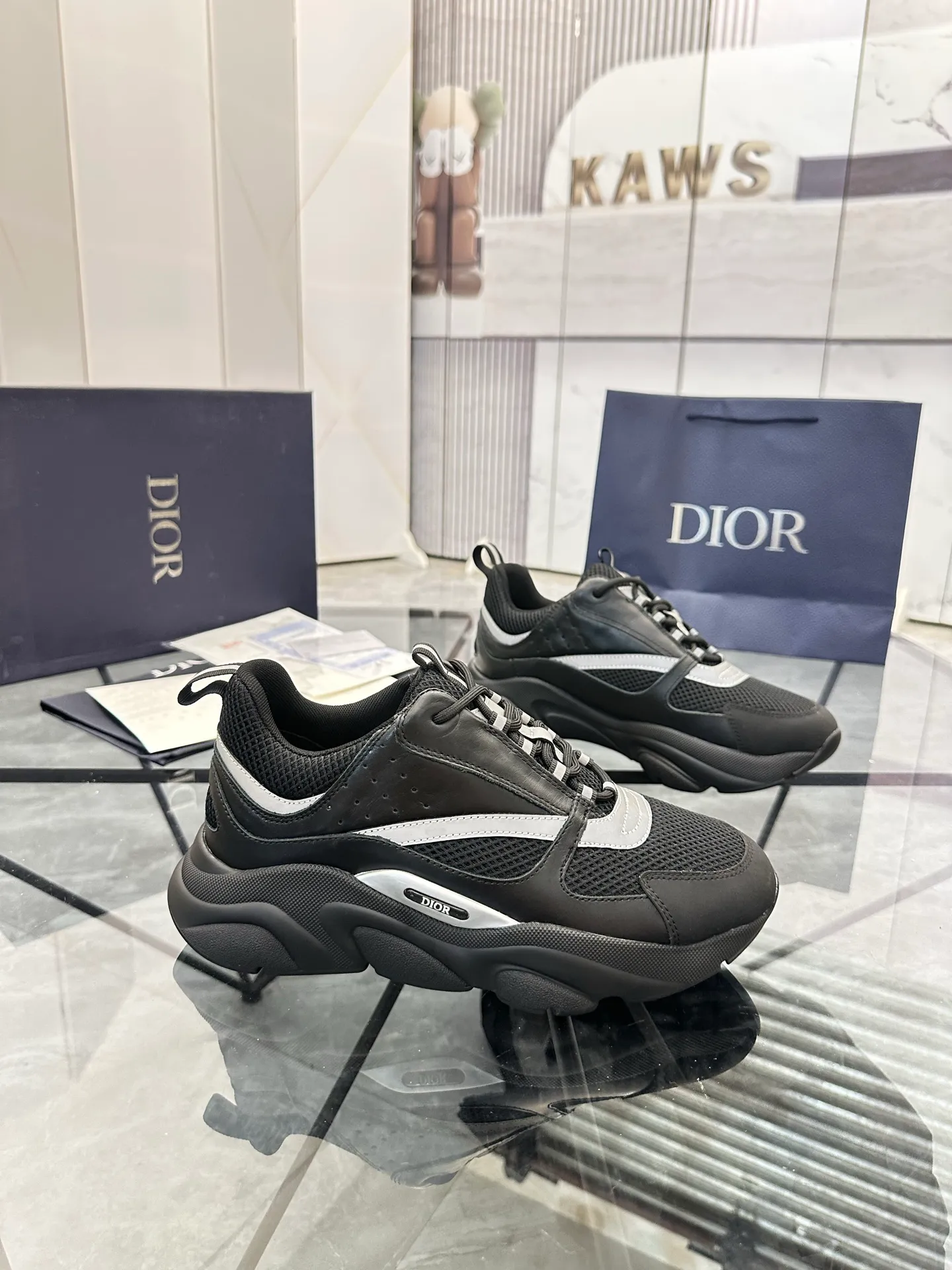 Men's shoes: 💰P460¥ Ready in Guangzhou, fully packaged Product trademark: Dior* "Dior*" low-top casual shoes Regular size: 38-46 (can be customized to 47) B22 Product materials: imported cowhide leather upper spliced ​​with original fabric, breathable lining, original outsole. Number: 920